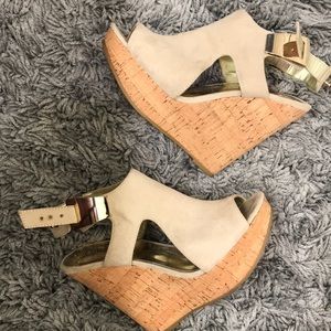 Carlos Santana tan wedges size 6